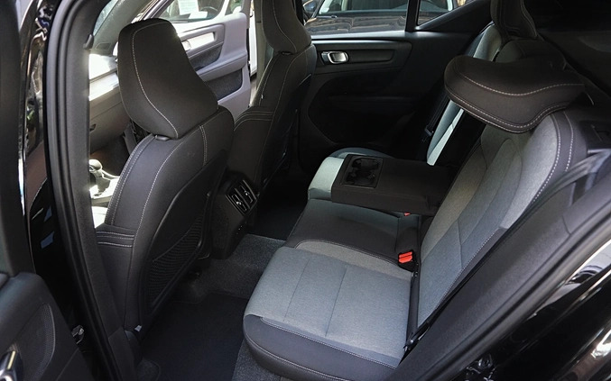 Volvo XC 40 cena 124900 przebieg: 63000, rok produkcji 2020 z Golub-Dobrzyń małe 667